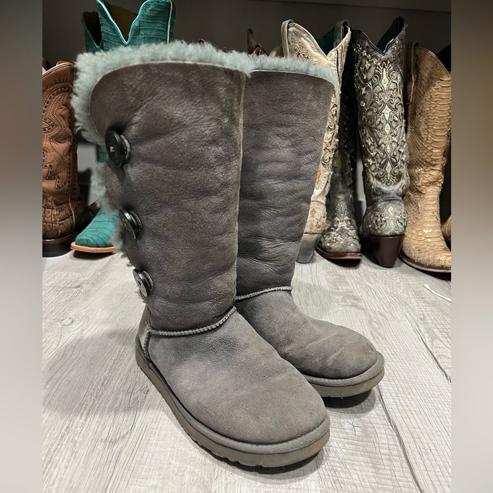 Wms Uggs Size 8